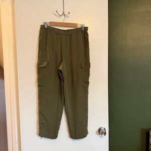 THEORY green utility lightweight slim fit cargo pull on silk blend jogger